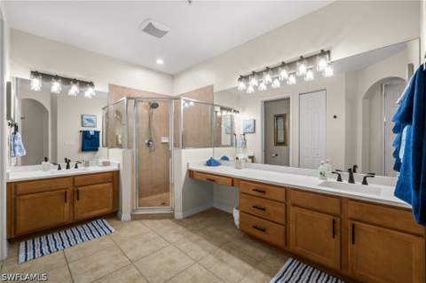 15121 Laguna Dr 102, Fort Myers FL - photo 19 of 47