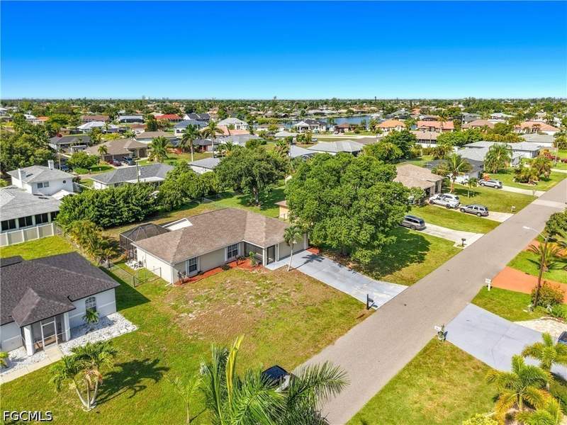 3 bedroom SingleFamilyResidence at 528 SE 27th St, Cape Coral, Cape Coral — photo 3