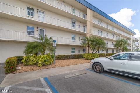 6220 Augusta Dr 203, Fort Myers FL - photo 16 of 34