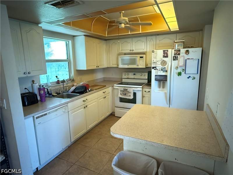 3 bedroom SingleFamilyResidence at 827 NE 17th Ter, Cape Coral, Cape Coral — photo 5