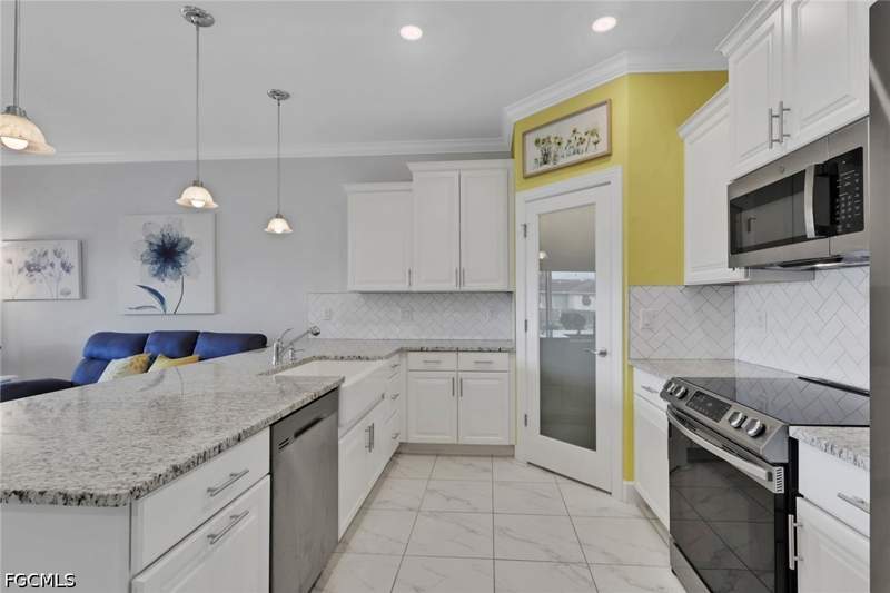 3 bedroom Attached at 1519 NE 8th Pl, Cape Coral, Cape Coral — photo 4
