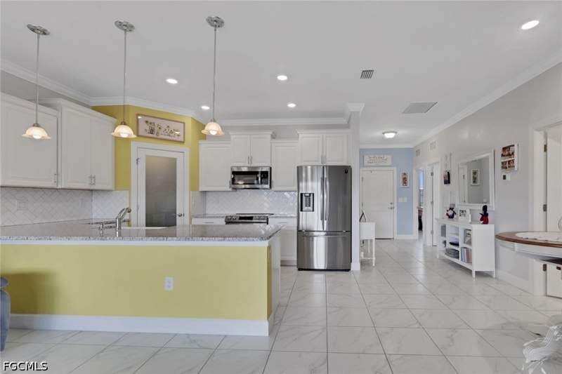 3 bedroom Attached at 1519 NE 8th Pl, Cape Coral, Cape Coral — photo 5