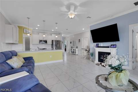 1519 NE 8th Pl, Cape Coral FL - photo 9 of 36