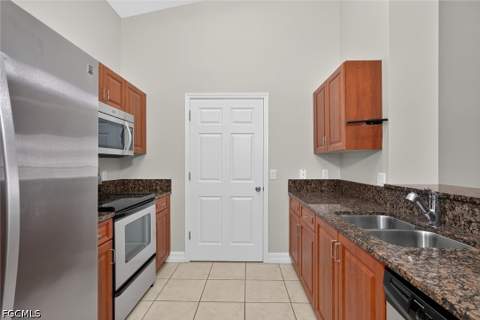 8521 Oakshade Cir 422, Fort Myers FL - photo 12 of 22