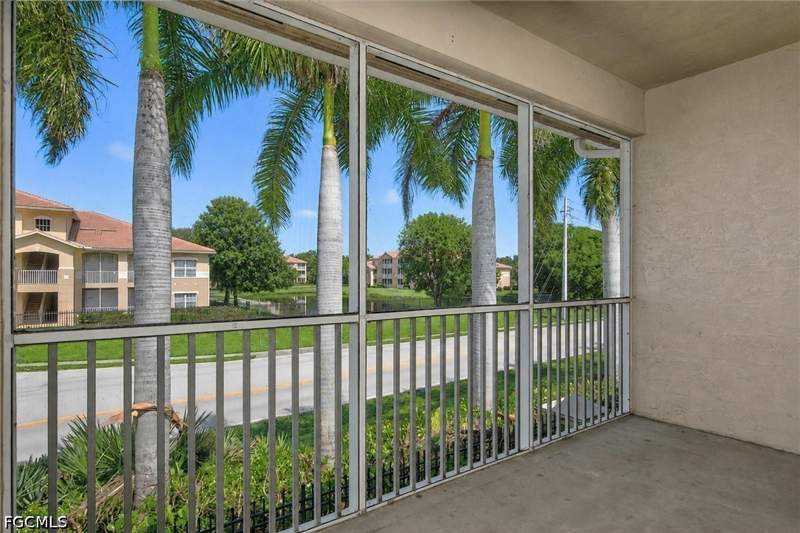 3 bedroom Condominium at 8521 Oakshade Cir 422, The Oaks At Whiskey Creek, Fort Myers — photo 4