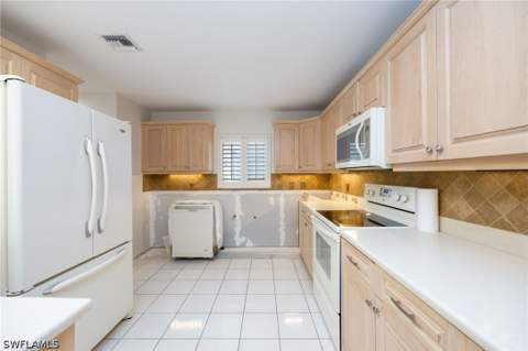 770 Waterford Dr 302, Naples FL - photo 7 of 50