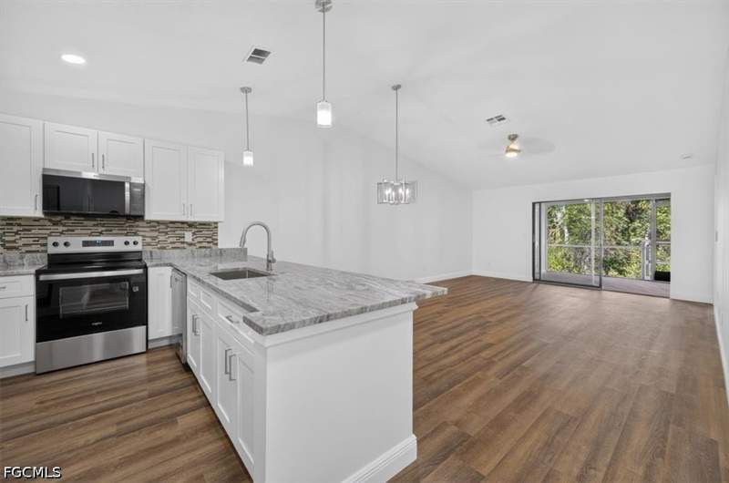 3 bedroom Townhouse at 17626 Osprey Inlet Ct, Island Park Village, Fort Myers — photo 3