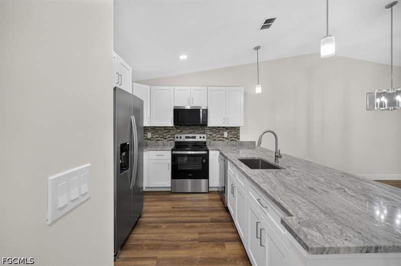 3 bedroom Townhouse at 17626 Osprey Inlet Ct, Island Park Village, Fort Myers — photo 4