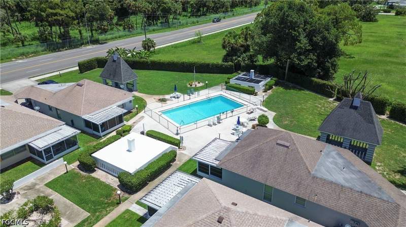2 bedroom Detached at 323 Dania St, Village International Condo, Lehigh Acres — photo 4