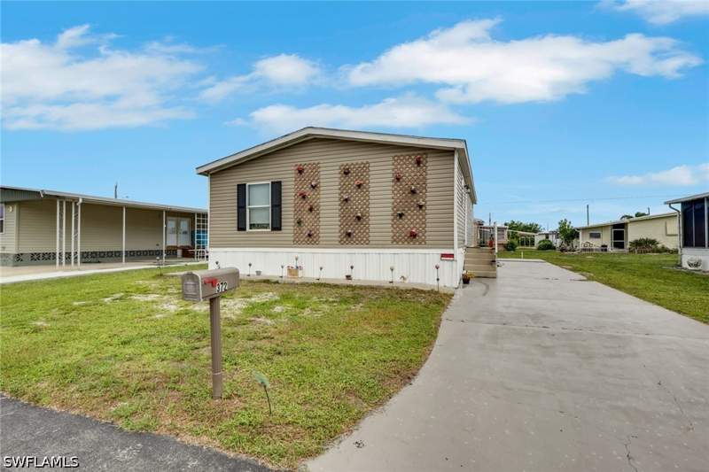 3 bedroom ManufacturedHome at 372 Santa Fe Trl, Carriage Village, North Fort Myers — photo 2