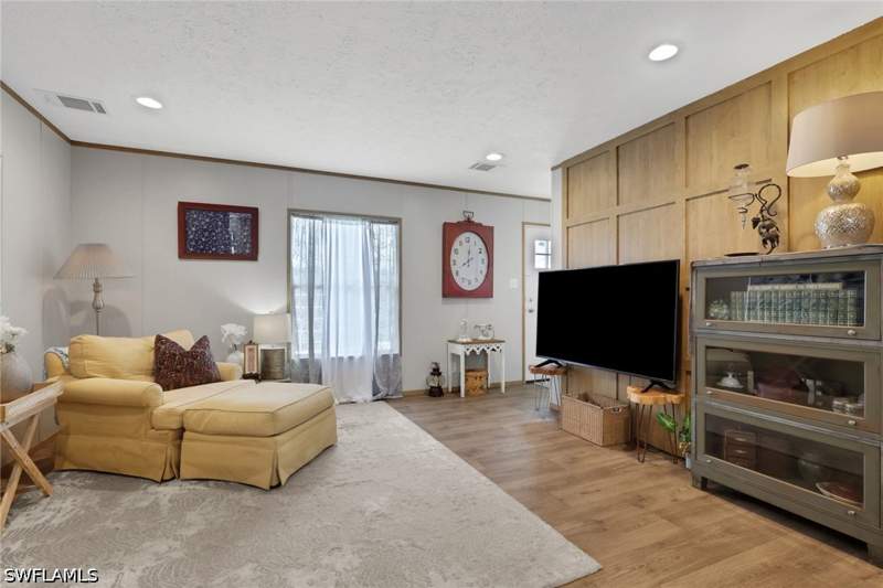 3 bedroom ManufacturedHome at 372 Santa Fe Trl, Carriage Village, North Fort Myers — photo 4