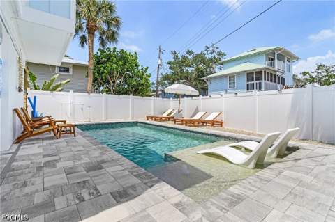 197 Madison Ct, Fort Myers Beach FL - photo 7 of 45