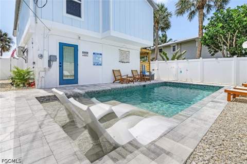 197 Madison Ct, Fort Myers Beach FL - photo 8 of 45