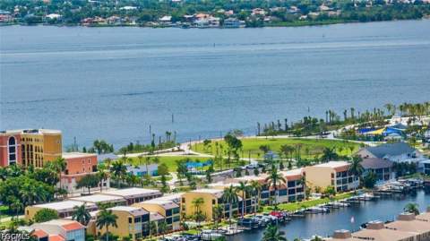 1905 SE 40th Ter 102, Cape Coral FL - photo 6 of 25