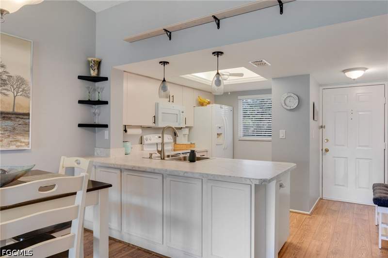 2 bedroom Condominium at 8160 Summerlin Village Cir 507, Summerlin Village Condo, Fort Myers — photo 3