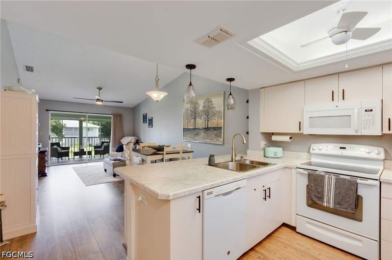 2 bedroom Condominium at 8160 Summerlin Village Cir 507, Summerlin Village Condo, Fort Myers — photo 4