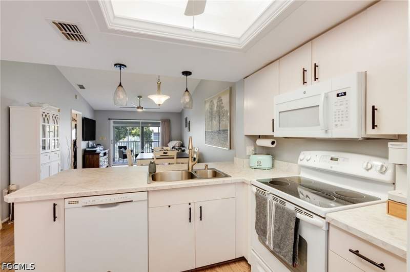 2 bedroom Condominium at 8160 Summerlin Village Cir 507, Summerlin Village Condo, Fort Myers — photo 5