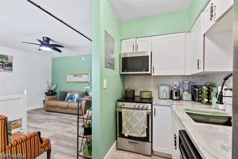 1 bedroom Condominium at 167 N Collier Blvd V9, Aquarius Apts Of Marco Island, Marco Island — photo 3