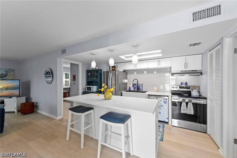 2 bedroom Condominium at 248 Palm Dr 3, Glades Country Club, Naples — photo 4