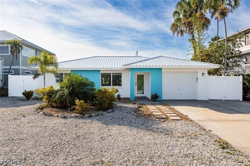 4 bedroom SingleFamilyResidence at 3571 Emerald Ave, Bayview Acres, St James City — photo 2