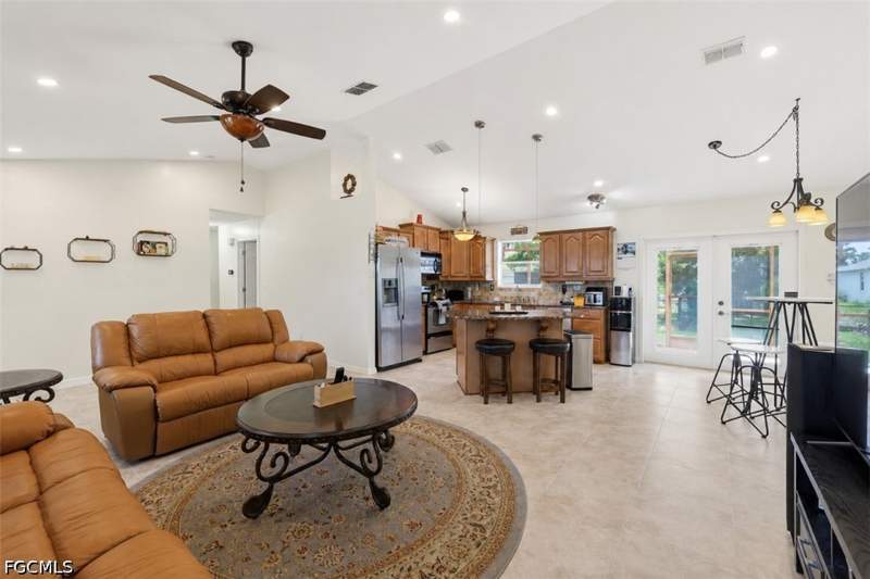 4 bedroom SingleFamilyResidence at 4321 SW 16th Pl, Cape Coral, Cape Coral — photo 4