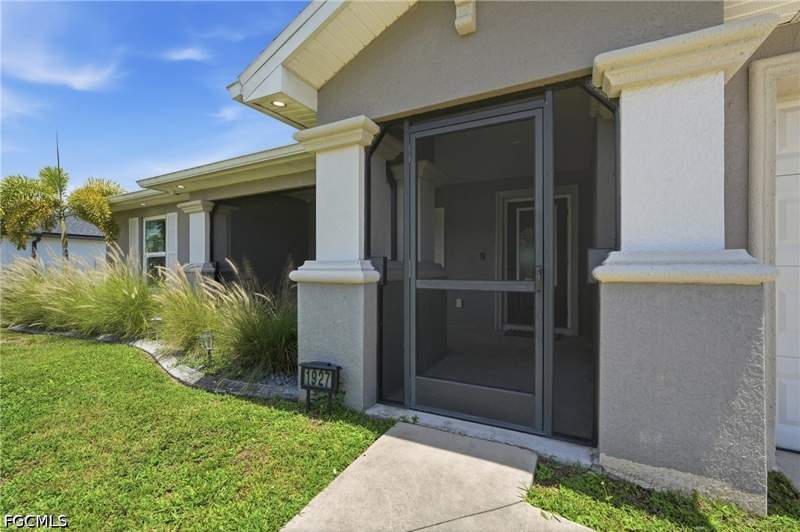 3 bedroom SingleFamilyResidence at 1927 NE 33rd St, Cape Coral, Cape Coral — photo 3