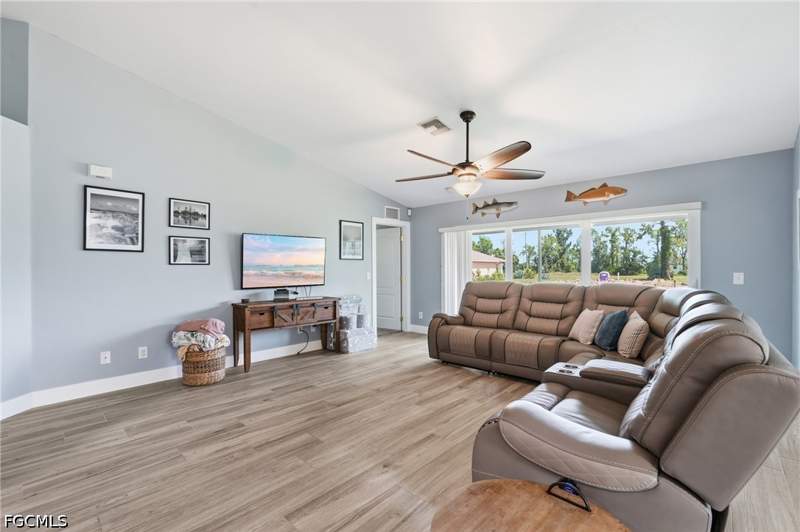 3 bedroom SingleFamilyResidence at 1927 NE 33rd St, Cape Coral, Cape Coral — photo 5
