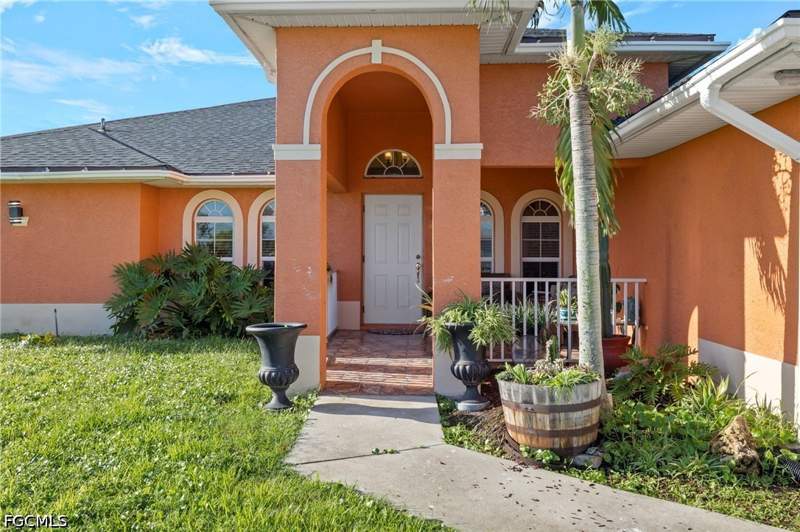 3 bedroom SingleFamilyResidence at 610 NE 12th St, Cape Coral, Cape Coral — photo 2
