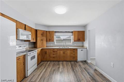 4220 Deleon St, Fort Myers FL - photo 10 of 34