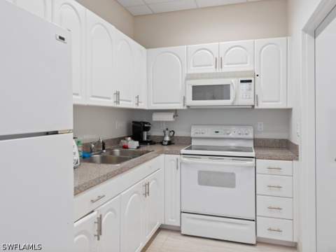 180 Seaview Ct 504, Marco Island FL - photo 21 of 31