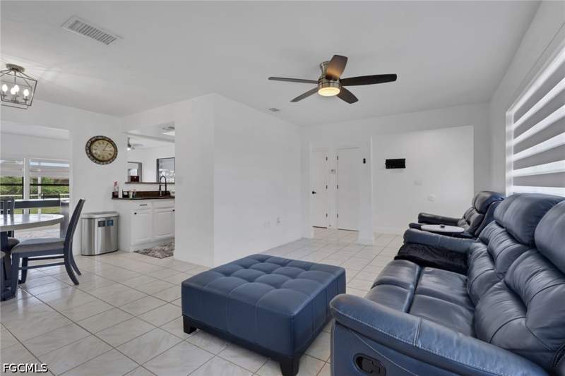 3 bedroom SingleFamilyResidence at 7578 Laurel Valley Rd, San Carlos Park, Fort Myers — photo 4