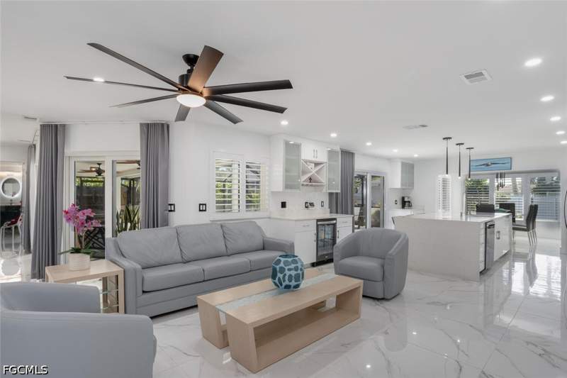 3 bedroom SingleFamilyResidence at 1026 S Town And River Dr, Town And River, Fort Myers — photo 3