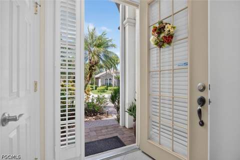 8960 Crown Bridge Way, Fort Myers FL - photo 9 of 32