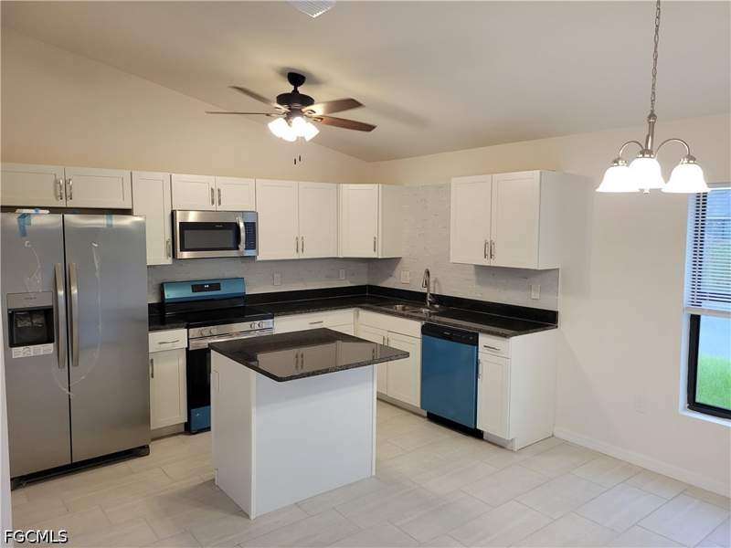 3 bedroom SingleFamilyResidence at 1105 NE 6th Pl, Cape Coral, Cape Coral — photo 2