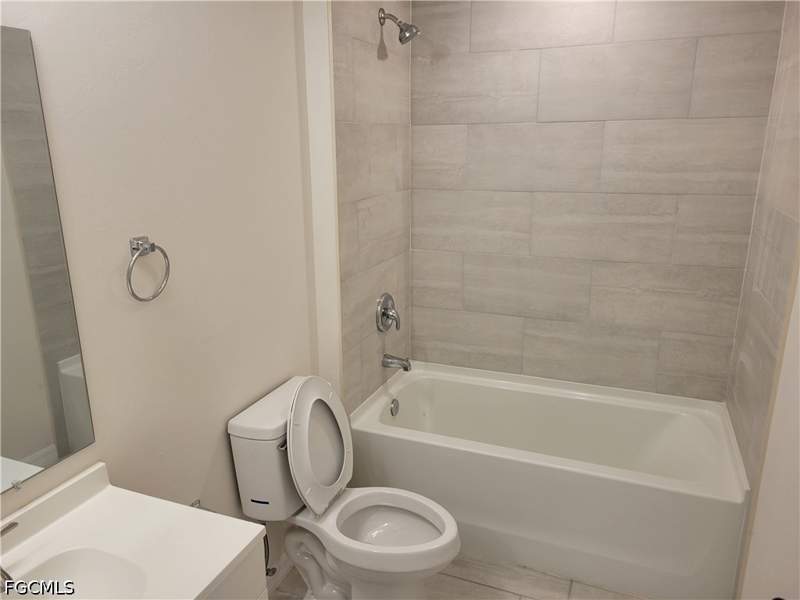 3 bedroom SingleFamilyResidence at 1105 NE 6th Pl, Cape Coral, Cape Coral — photo 3