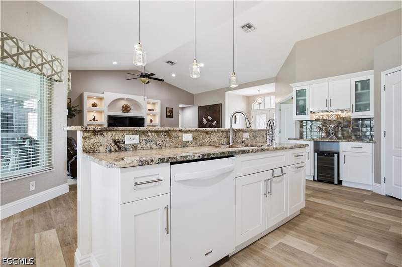 3 bedroom SingleFamilyResidence at 430 SW 44th Ter, Cape Coral, Cape Coral — photo 4