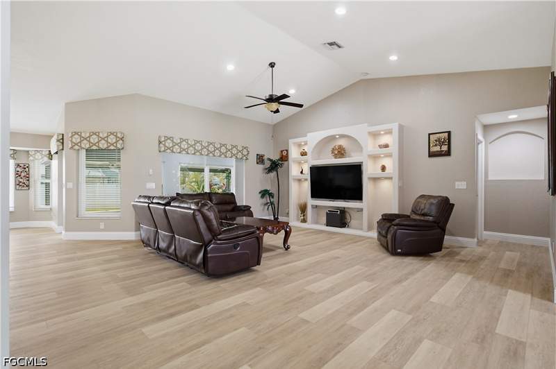 3 bedroom SingleFamilyResidence at 430 SW 44th Ter, Cape Coral, Cape Coral — photo 5