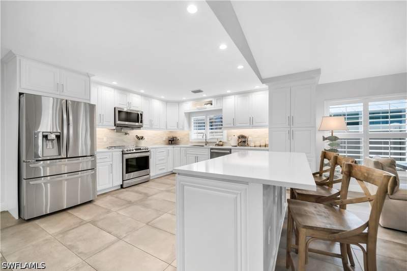 3 bedroom SingleFamilyResidence at 523 107th Ave N, Naples Park, Naples — photo 3