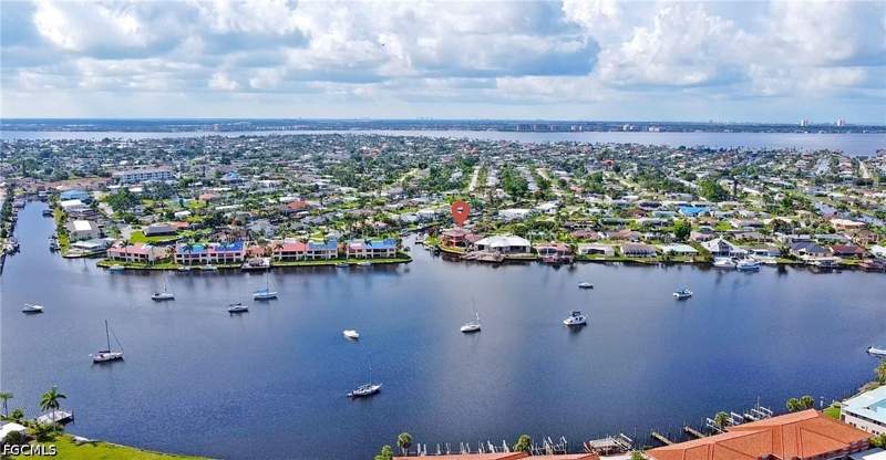 3 bedroom SingleFamilyResidence at 447 Avalon Dr, Cape Coral, Cape Coral — photo 3