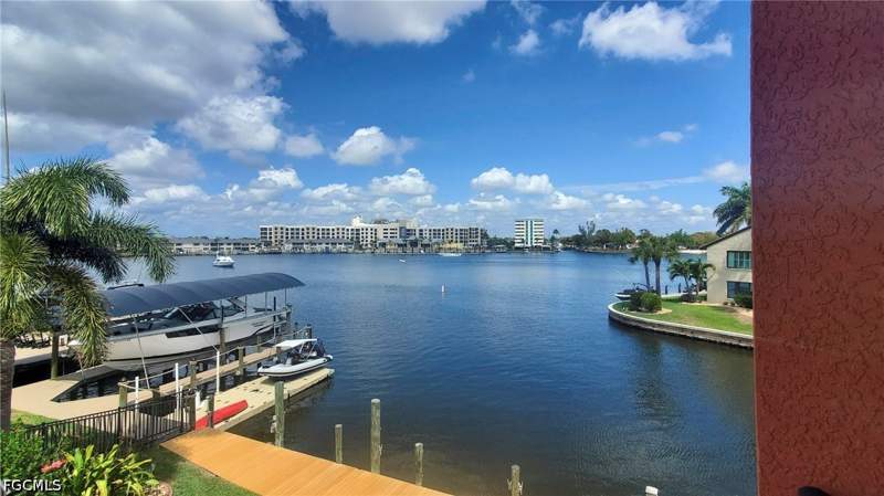 3 bedroom SingleFamilyResidence at 447 Avalon Dr, Cape Coral, Cape Coral — photo 4