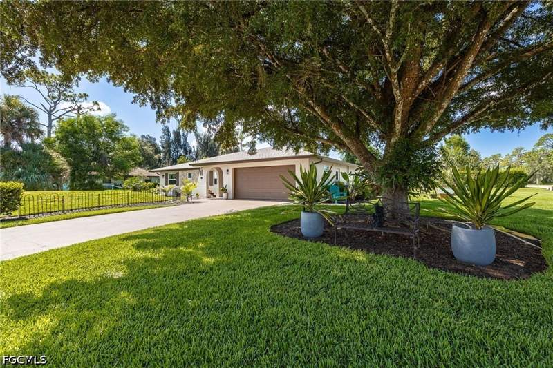 3 bedroom SingleFamilyResidence at 3680 Woodstork Ct, Heritage Farms, Fort Myers — photo 3