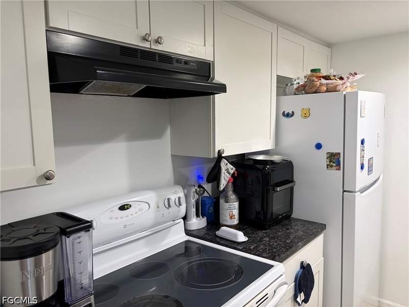 2 bedroom Townhouse at 13160 Kings Point Dr 2, Southwood Condominium, Fort Myers — photo 4