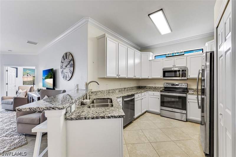2 bedroom SingleFamilyResidence at 1427 Oceania Dr S, Artesia, Naples — photo 4