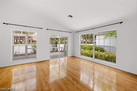 3157 Carriage Cir, Naples FL - photo 13 of 27