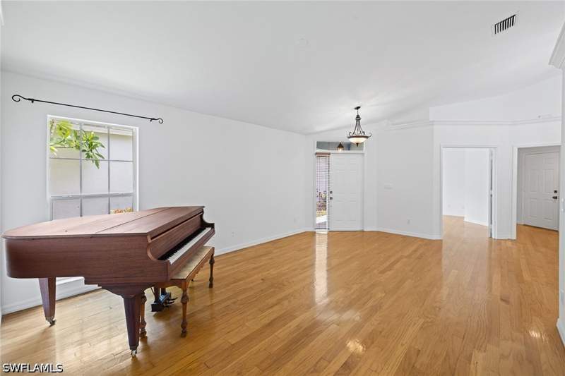 3 bedroom SingleFamilyResidence at 3157 Carriage Cir, Carriage Circle Of Naples, Naples — photo 5
