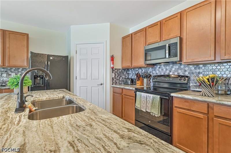 4 bedroom SingleFamilyResidence at 216 SW 29th St, Cape Coral, Cape Coral — photo 4