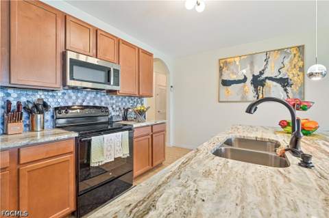 216 SW 29th St, Cape Coral FL - photo 8 of 33