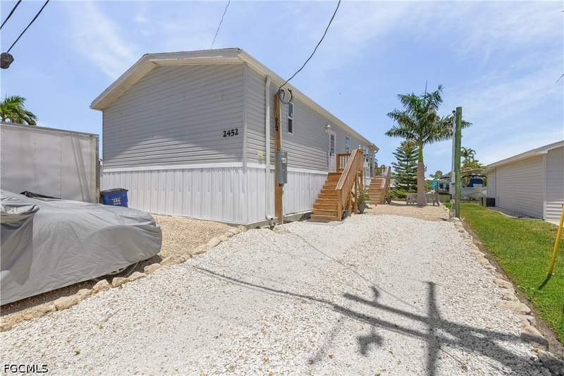 2 bedroom ManufacturedHome at 2452 York Rd, Gulfhaven, St James City — photo 2