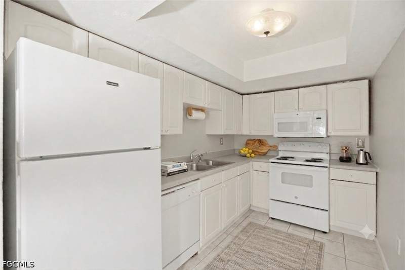 2 bedroom Condominium at 2135 Virginia Ave 11, Woodbriar Condo, Fort Myers — photo 5
