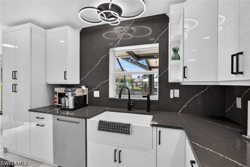 3 bedroom SingleFamilyResidence at 226 1st St, Little Hickory Shores, Bonita Springs — photo 5